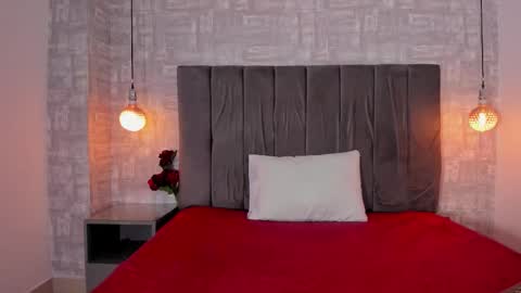 abrilsantana_ online show from 10/22/25, 04:57