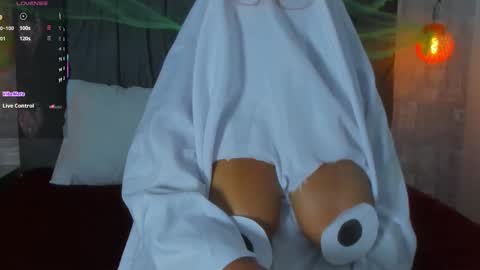 abrilsantana_ online show from 10/29/25, 01:30