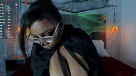 abrilsantana_ online show from 10/30/25, 05:42