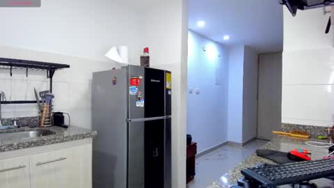 Snapshot of abrilstivenson_ chatting on 02/15/25, 03:42 itis S O F I A online show from 02/15/25, 03:42