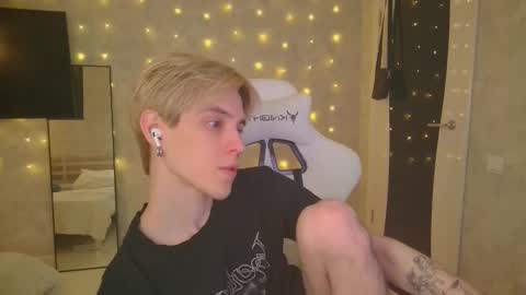 Snapshot of abslut chatting on 01/14/26, 04:56 Nick online show from 01/14/26, 04:56