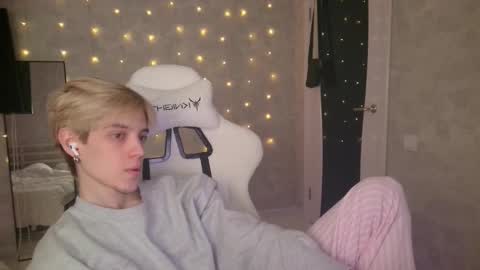 Snapshot of abslut chatting on 02/02/26, 12:26 Nick online show from 02/02/26, 12:26