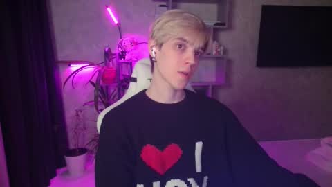 Snapshot of abslut chatting on 02/11/26, 10:48 Nick online show from 02/11/26, 10:48