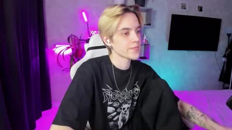 Snapshot of abslut chatting on 03/08/26, 12:09 Nick online show from 03/08/26, 12:09