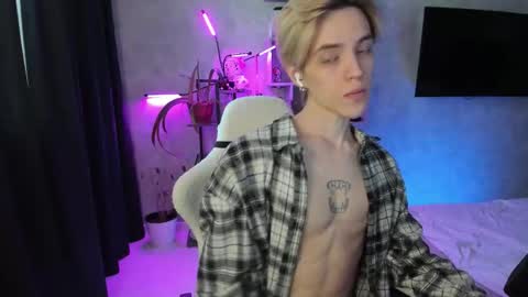 Snapshot of abslut chatting on 03/10/26, 09:36 Nick online show from 03/10/26, 09:36