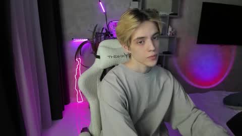 Snapshot of abslut chatting on 03/11/26, 04:35 Nick online show from 03/11/26, 04:35