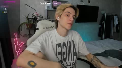 Snapshot of abslut chatting on 03/13/26, 07:15 Nick online show from 03/13/26, 07:15