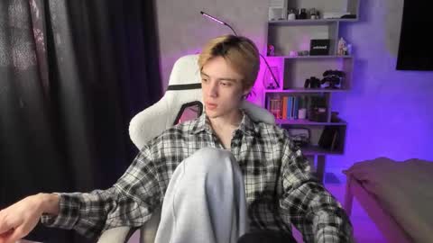 Snapshot of abslut chatting on 03/14/26, 10:32 Nick online show from 03/14/26, 10:32