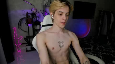 Snapshot of abslut chatting on 03/23/26, 06:45 Nick online show from 03/23/26, 06:45