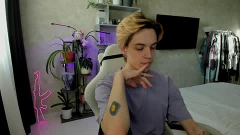 Snapshot of abslut chatting on 04/01/26, 01:23 Nick online show from 04/01/26, 01:23