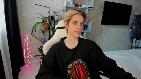 Snapshot of abslut chatting on 04/03/26, 09:40 Nick online show from 04/03/26, 09:40