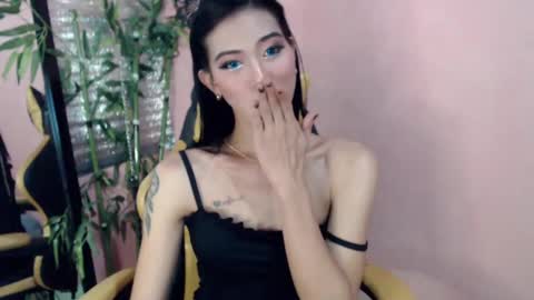 Snapshot of absolutelyselfsucker69 chatting on 12/23/24, 05:43 Miss Sophie online show from 12/23/24, 05:43