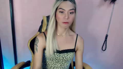 Snapshot of absolutelyselfsucker69 chatting on 02/24/25, 06:49 Miss Sophie online show from 02/24/25, 06:49