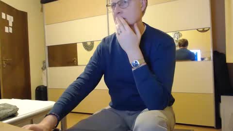 Snapshot of ach471 chatting on 12/01/24, 04:51 ach471 online show from 12/01/24, 04:51