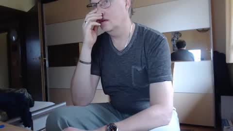 Snapshot of ach471 chatting on 12/12/24, 10:02 ach471 online show from 12/12/24, 10:02