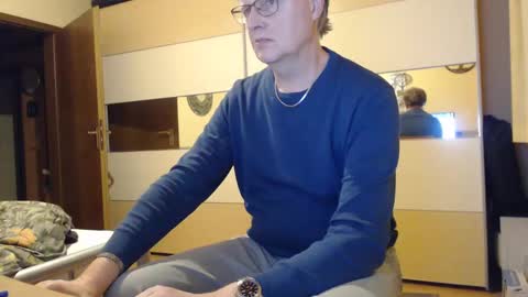 Snapshot of ach471 chatting on 12/12/24, 07:15 ach471 online show from 12/12/24, 07:15