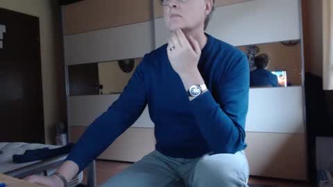 Snapshot of ach471 chatting on 12/13/24, 01:22 ach471 online show from 12/13/24, 01:22