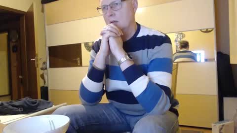 Snapshot of ach471 chatting on 12/27/24, 06:20 ach471 online show from 12/27/24, 06:20