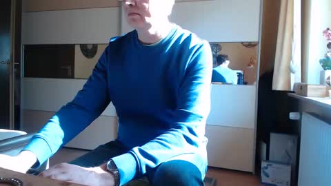 Snapshot of ach471 chatting on 03/07/25, 12:23 ach471 online show from 03/07/25, 12:23