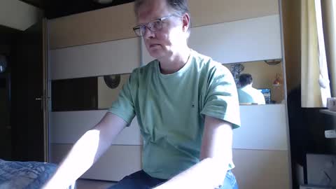 Snapshot of ach471 chatting on 03/09/25, 12:20 ach471 online show from 03/09/25, 12:20