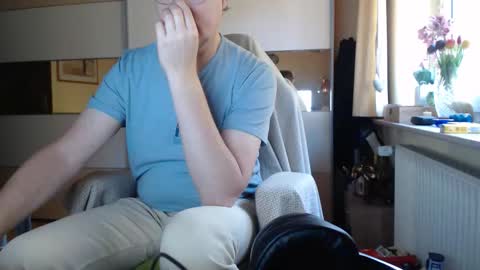 Snapshot of ach471 chatting on 10/18/25, 06:37 ach471 online show from 10/18/25, 06:37