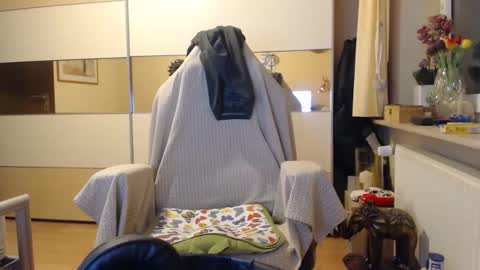 Snapshot of ach471 chatting on 10/20/25, 04:46 ach471 online show from 10/20/25, 04:46