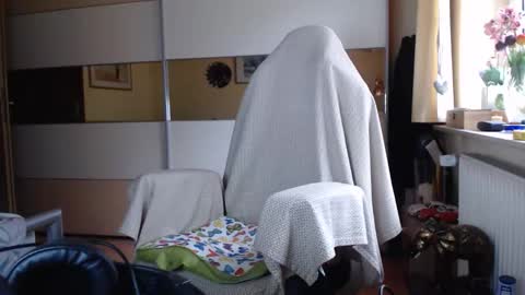 Snapshot of ach471 chatting on 11/15/25, 09:06 ach471 online show from 11/15/25, 09:06