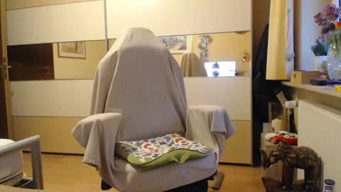 Snapshot of ach471 chatting on 11/28/25, 07:44 ach471 online show from 11/28/25, 07:44