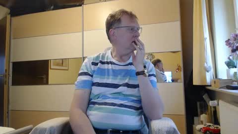 Snapshot of ach471 chatting on 12/19/25, 09:49 ach471 online show from 12/19/25, 09:49