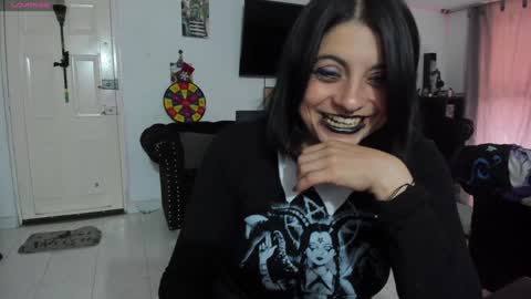 Snapshot of acid_alice666 chatting on 12/13/24, 09:41 Alice online show from 12/13/24, 09:41