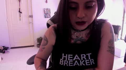 Snapshot of acid_alice666 chatting on 10/21/25, 03:24 Alice online show from 10/21/25, 03:24