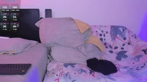 centric independent model   online show from 11/15/25, 02:09