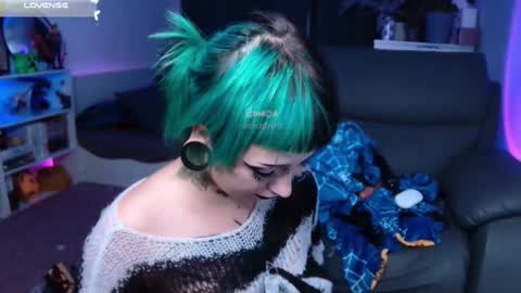 Snapshot of aciddroll chatting on 12/09/24, 12:01 Acid or Iya vacation November 19 to November 26 online show from 12/09/24, 12:01