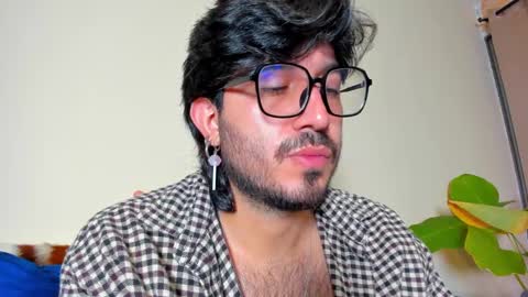 R. online show from 02/11/25, 01:41