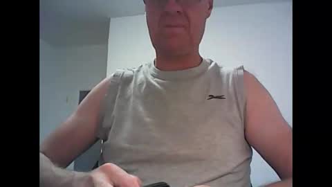 Snapshot of active147 chatting on 11/16/25, 10:37 active147 online show from 11/16/25, 10:37