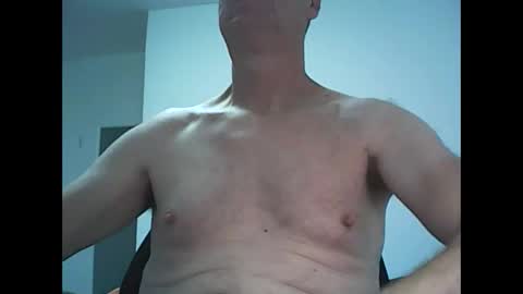 Snapshot of active147 chatting on 11/20/25, 11:48 active147 online show from 11/20/25, 11:48