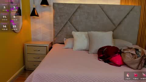 Snapshot of ada__lee_ chatting on 02/06/25, 11:21 Antonella online show from 02/06/25, 11:21