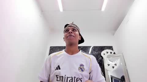 Snapshot of ada_brooke chatting on 11/20/25, 02:01 ada_brooke online show from 11/20/25, 02:01