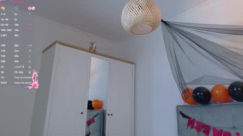 Akia online show from 10/31/25, 07:53