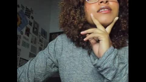 Snapshot of ada_gales_ chatting on 02/06/25, 05:25 Isa online show from 02/06/25, 05:25