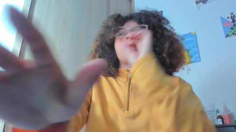 Snapshot of ada_gales_ chatting on 09/25/25, 02:59 Isa online show from 09/25/25, 02:59