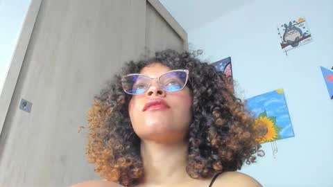 Snapshot of ada_gales_ chatting on 09/26/25, 05:22 Isa online show from 09/26/25, 05:22