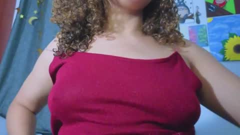 Snapshot of ada_gales_ chatting on 05/15/26, 05:25 Isa online show from 05/15/26, 05:25