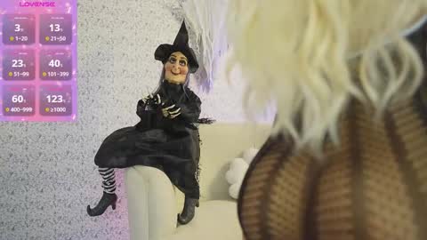 Snapshot of adablue25 chatting on 10/17/25, 02:48 Ada Blue online show from 10/17/25, 02:48