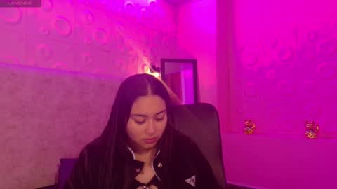 Snapshot of adaira31 chatting on 12/05/25, 04:32 Adaira online show from 12/05/25, 04:32