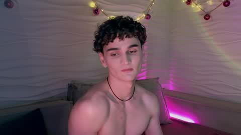 Snapshot of adam_21cm chatting on 01/05/25, 07:28 Adam online show from 01/05/25, 07:28