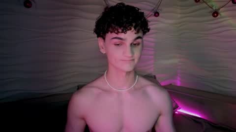 Snapshot of adam_21cm chatting on 01/11/25, 04:46 Adam online show from 01/11/25, 04:46