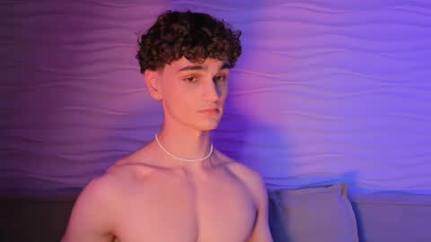 Snapshot of adam_21cm chatting on 10/04/25, 04:05 Adam online show from 10/04/25, 04:05