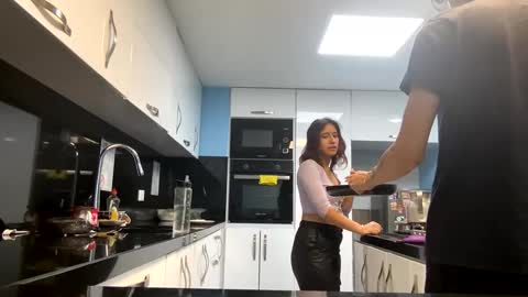 Snapshot of adam_and_abby_ chatting on 12/27/24, 09:32 adam and abby online show from 12/27/24, 09:32