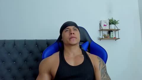 adam boss online show from 11/25/25, 09:42